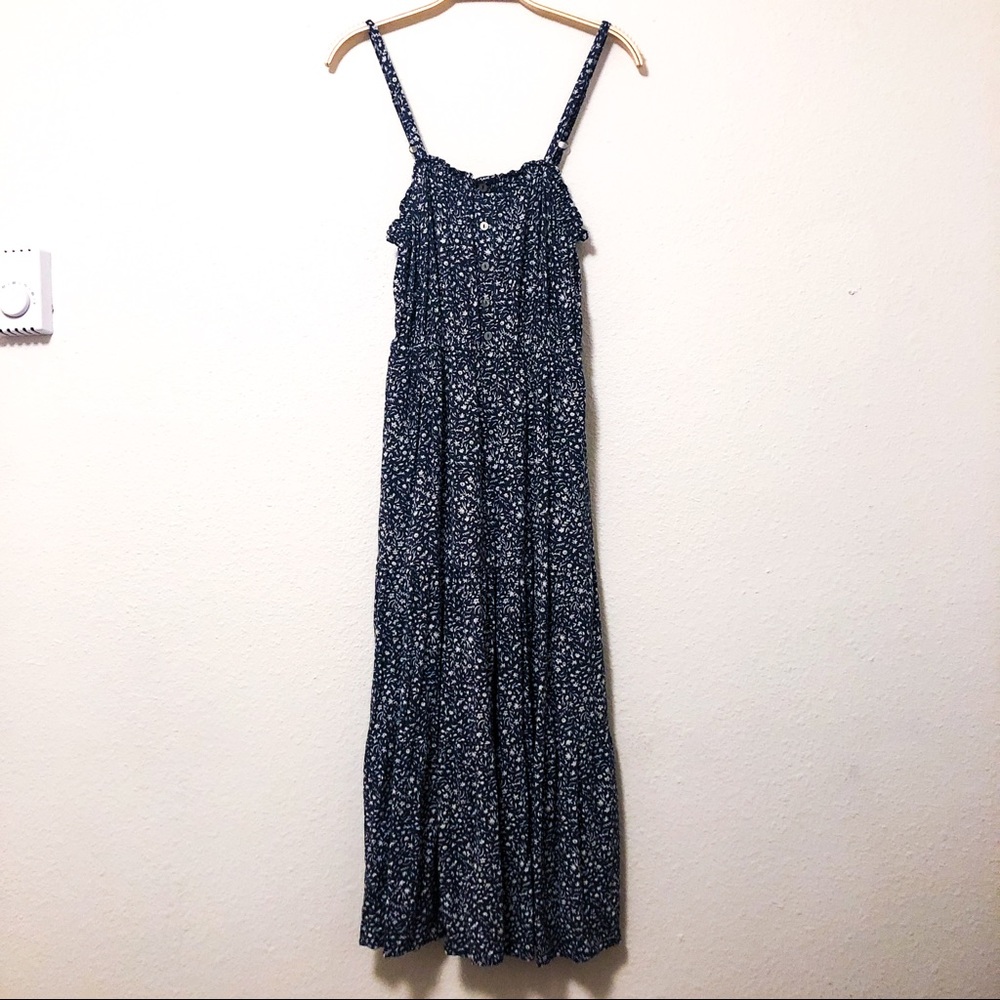Sweet floral midi dress w/ pockets!